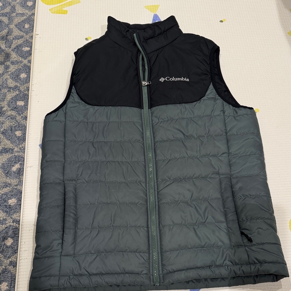 Columbia Black and Gray Quilted Vest